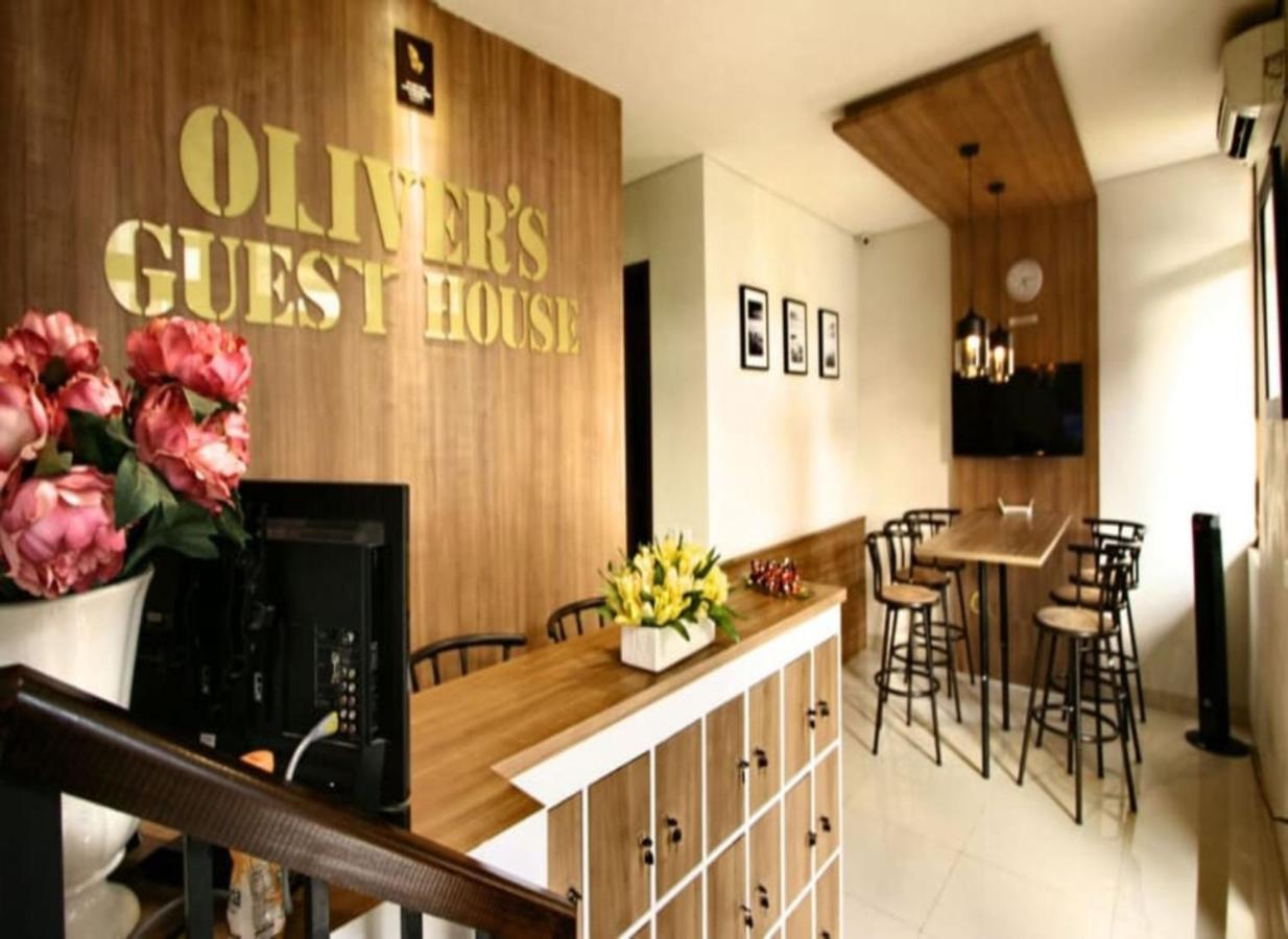 Oliver'S Guest House Tangerang Exterior photo