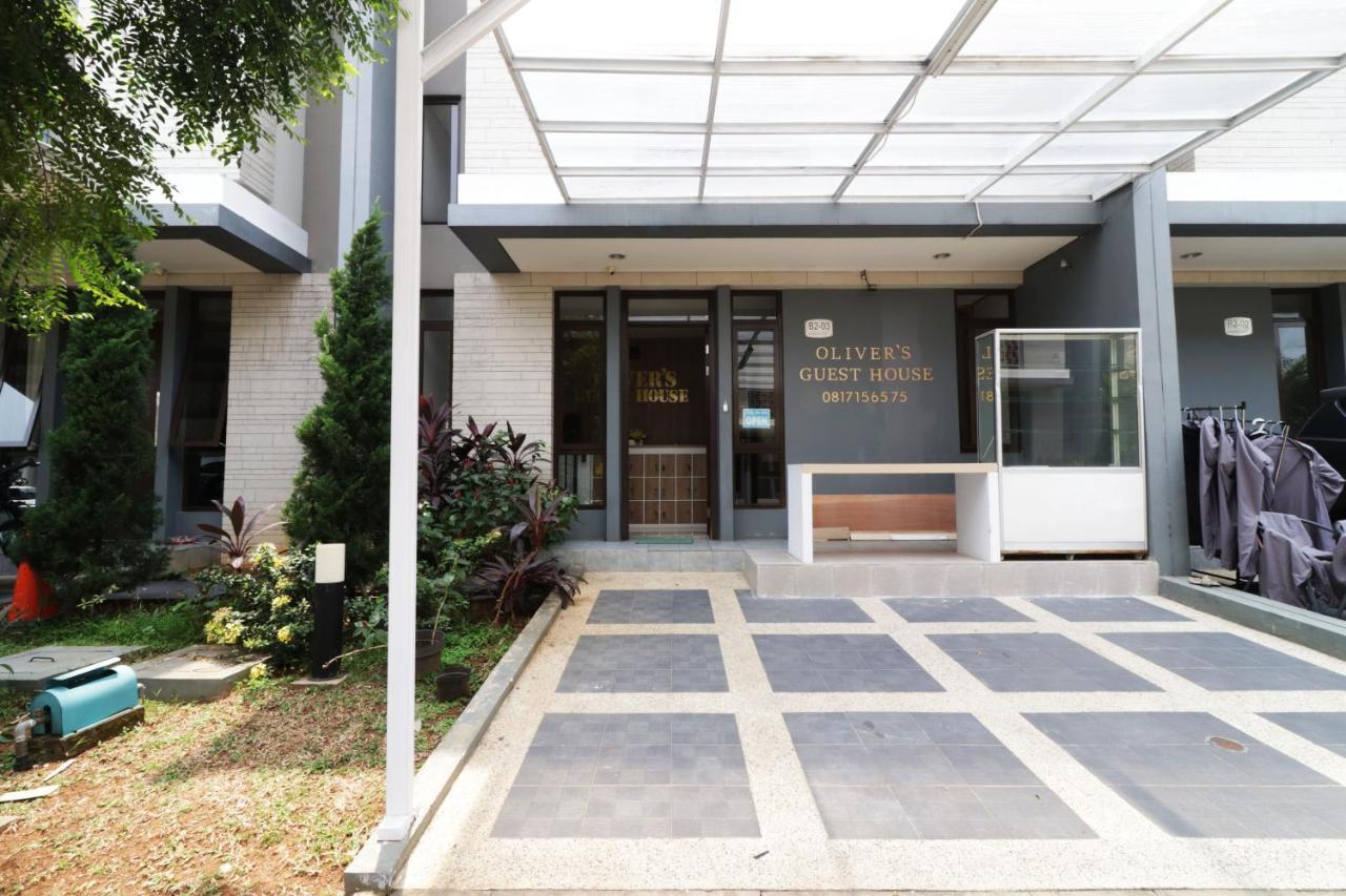 Oliver'S Guest House Tangerang Exterior photo